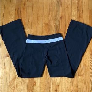 Lululemon wide leg legging. Size 6.